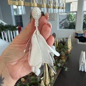 Oscar de la Renta white flower clip on earrings